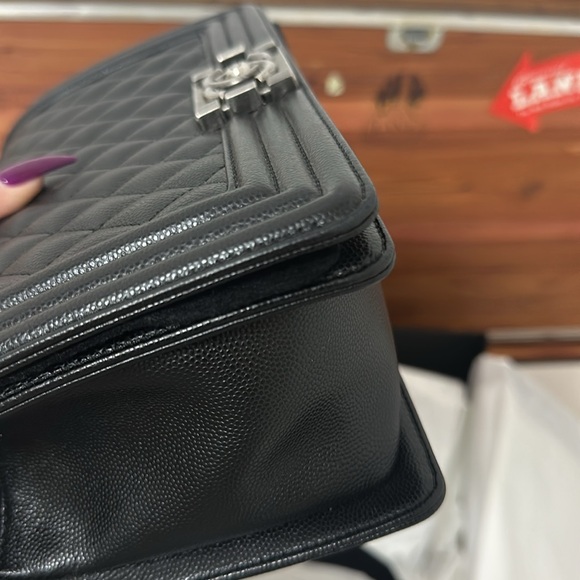 Chanel Boy Bag Caviar Quilted medium - Picture 13 of 15